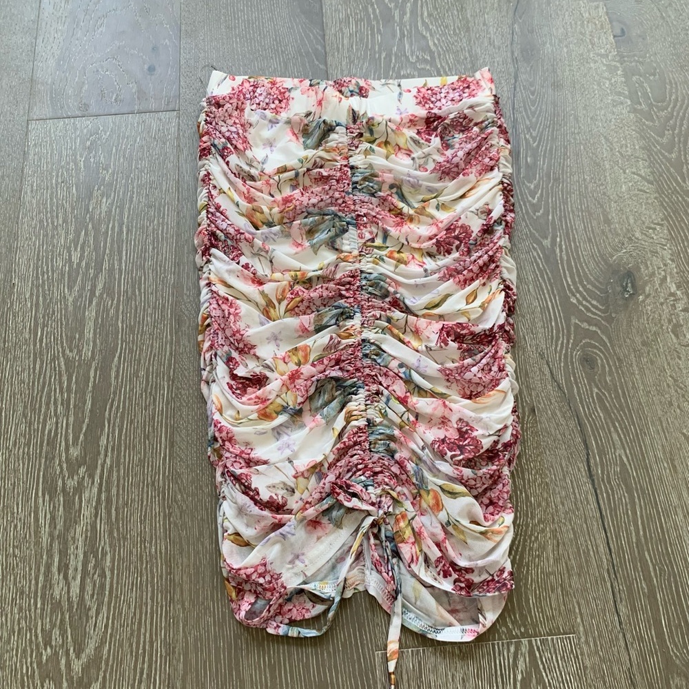 Bebe Printed 4-way stretch mesh ruched skirt